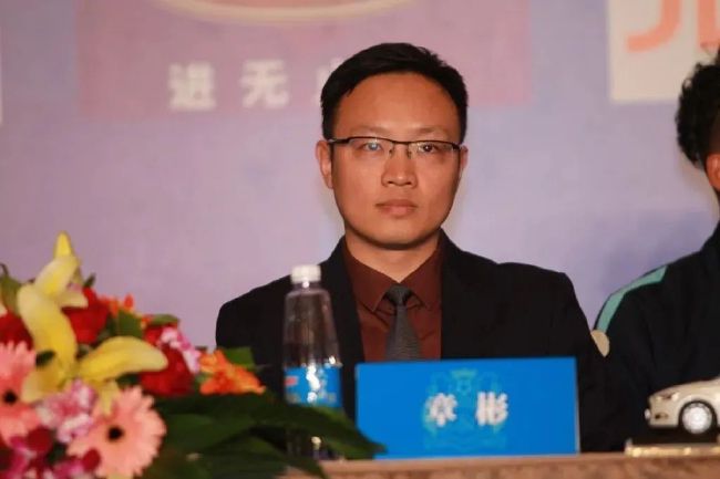 女务员